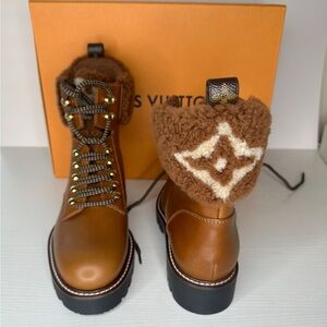 LV Territory Flat Ranger Boots New sz 38 cognac